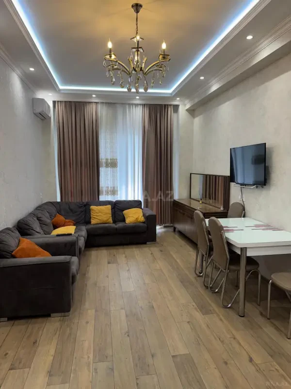 Kirayə verilir 2 otaqlı mənzil 74 m²