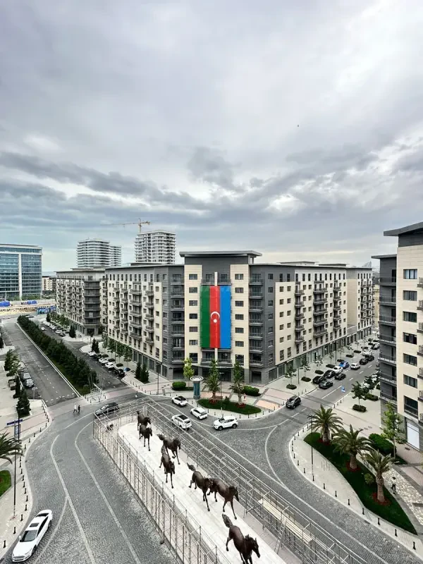 Satılır 4 otaqlı mənzil 197 m²