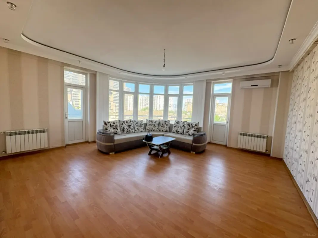 Satılır 3 otaqlı mənzil 145 m²