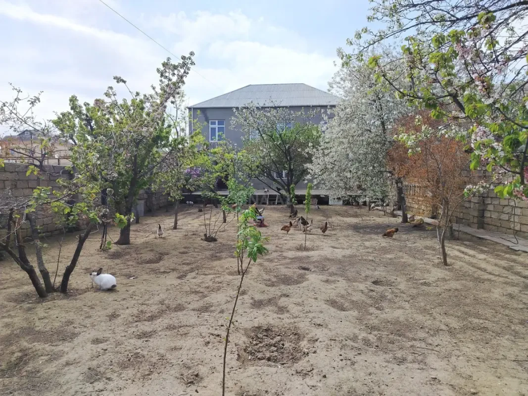 Satılır 6 otaqlı həyət evi 240 m²