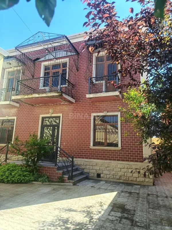Satılır 5 otaqlı həyət evi 200 m²