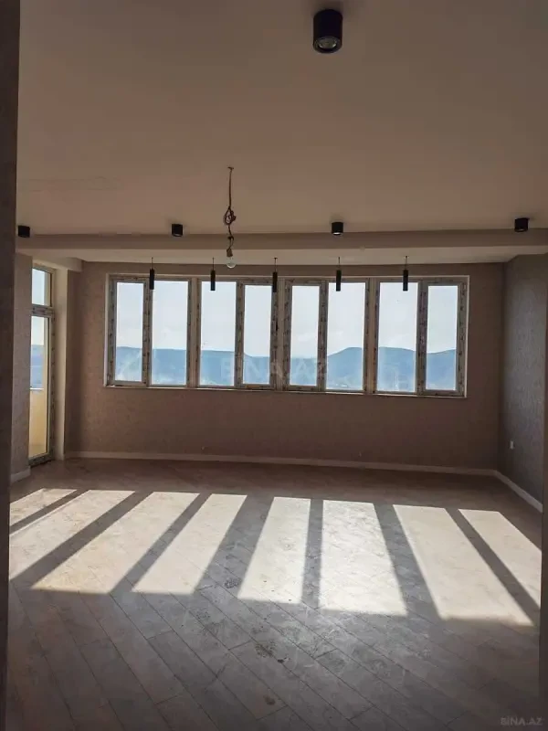 Satılır 3 otaqlı mənzil 137 m²