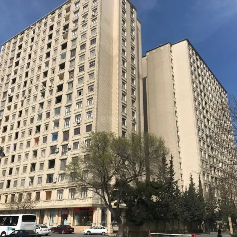 Satılır 4 otaqlı mənzil 120 m²