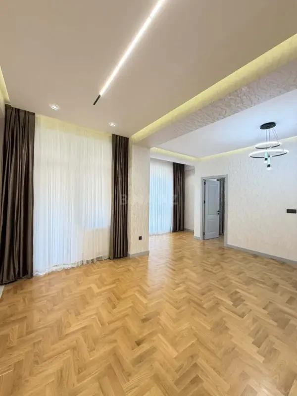 Satılır 4 otaqlı mənzil 117 m²