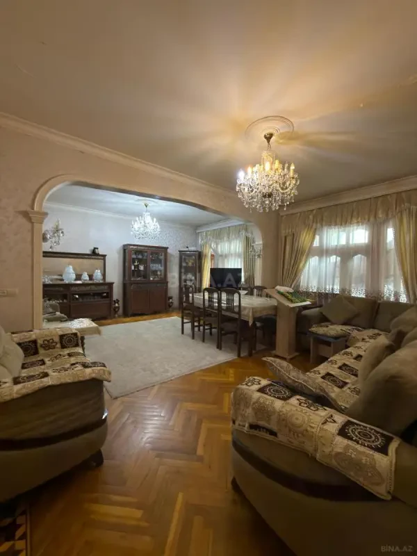 Satılır 5 otaqlı mənzil 130 m²