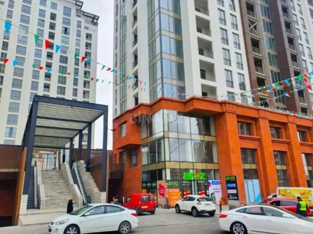 Kirayə verilir 3 otaqlı mənzil 165 m²