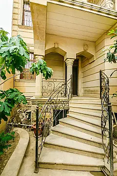 Kirayə verilir 10 otaqlı həyət evi 1000 m² — Bakı 10 otaq 1000.00 m²