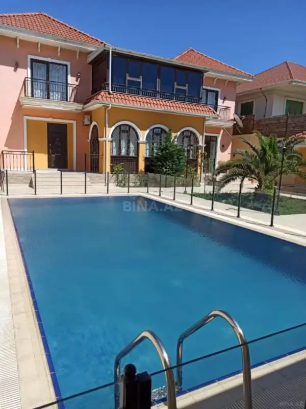Satılır 7 otaqlı həyət evi 500 m²