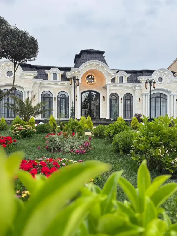Satılır 6 otaqlı həyət evi 330 m²