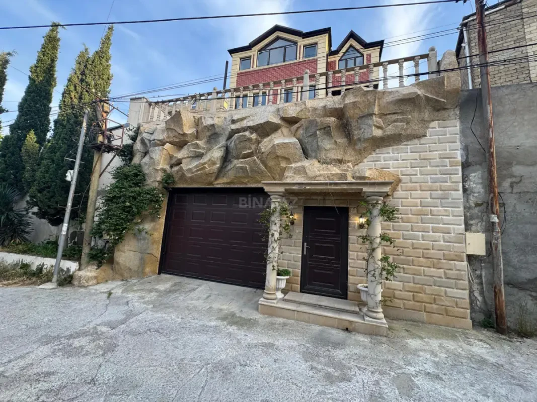 Satılır 8 otaqlı həyət evi 280 m²