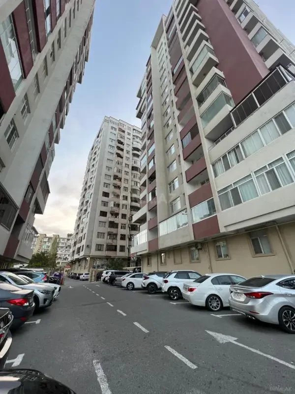 Satılır 2 otaqlı mənzil 102 m²