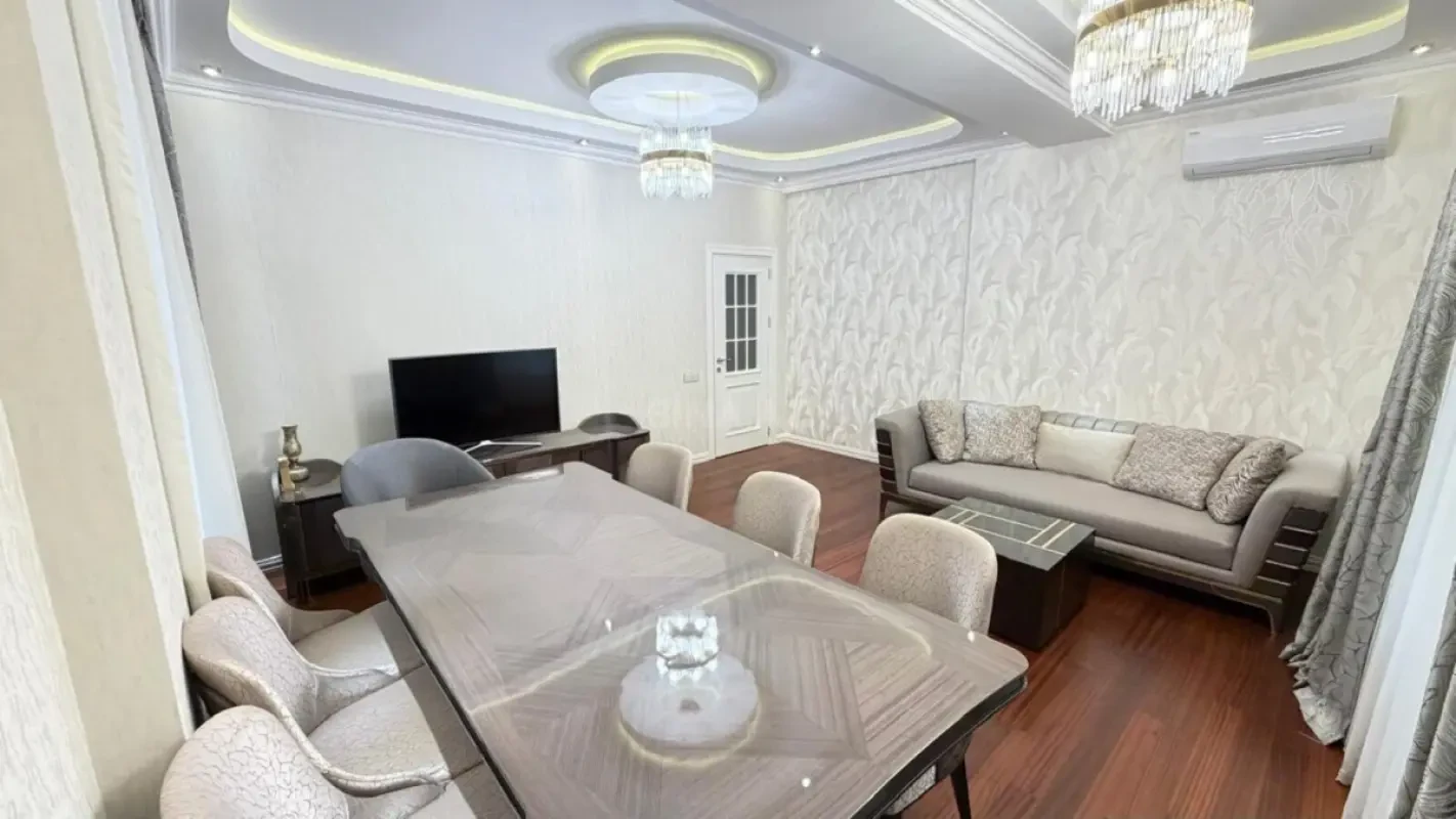 Satılır 3 otaqlı mənzil 130 m²