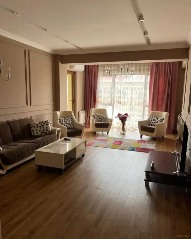 Kirayə verilir 2 otaqlı mənzil 92 m²