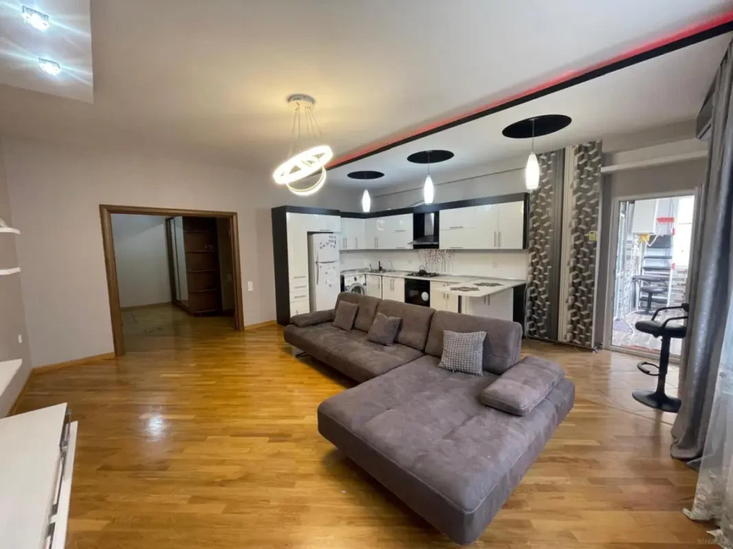 Satılır 4 otaqlı mənzil 130 m²