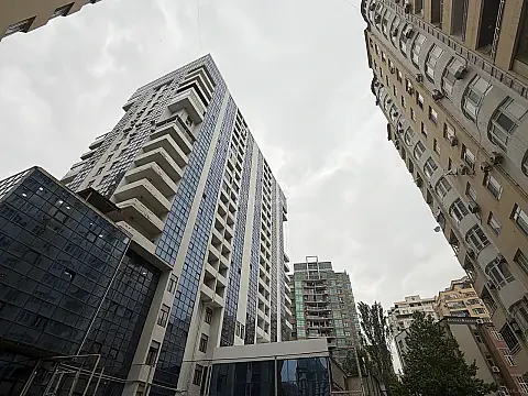 Satılır 6 otaqlı mənzil 370 m² — Bakı 6 otaq 370.00 m²