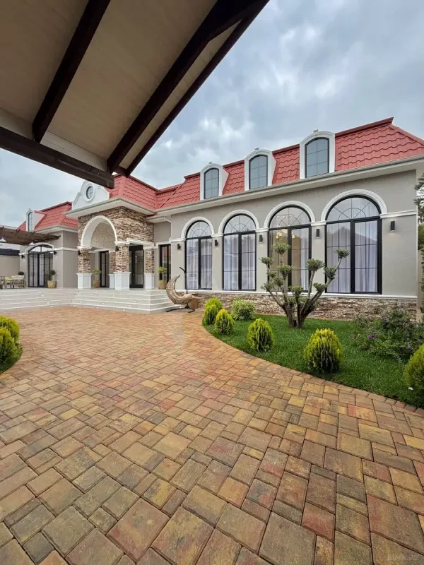 Satılır 5 otaqlı həyət evi 280 m²