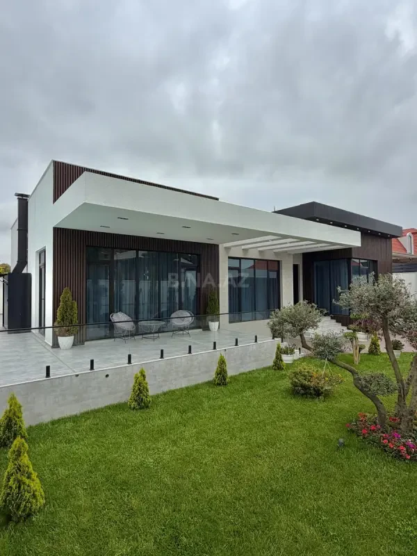 Satılır 5 otaqlı həyət evi 250 m²