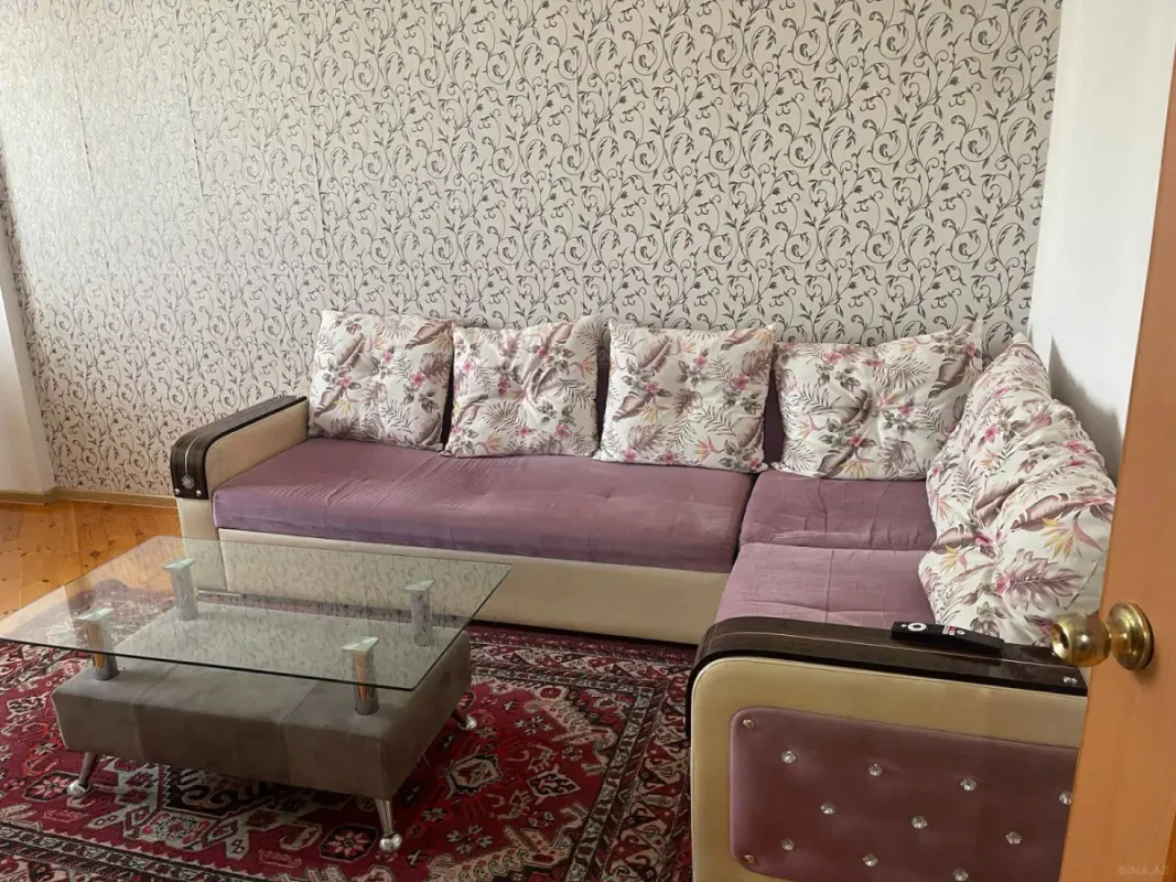 Kirayə verilir 2 otaqlı mənzil 70 m²