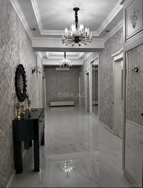 Satılır 4 otaqlı mənzil 187 m²