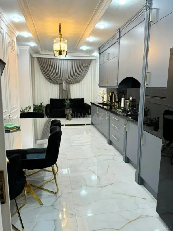 Satılır 4 otaqlı mənzil 185 m²