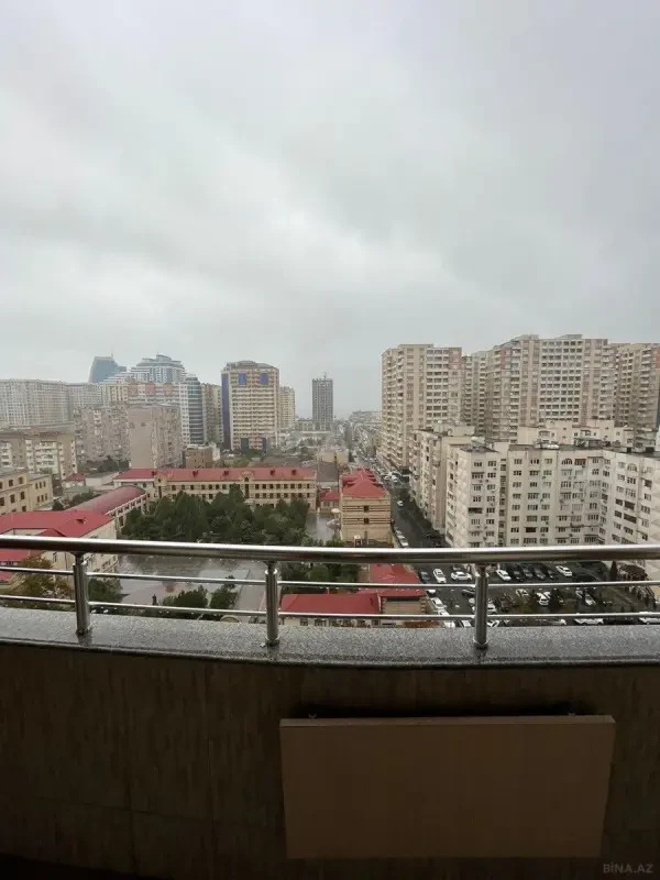 Kirayə verilir 3 otaqlı mənzil 145 m²