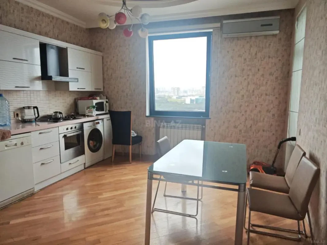 Kirayə verilir 3 otaqlı mənzil 150 m²