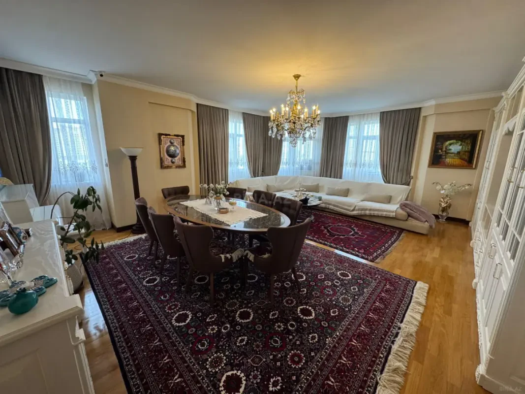 Satılır 3 otaqlı mənzil 148 m²