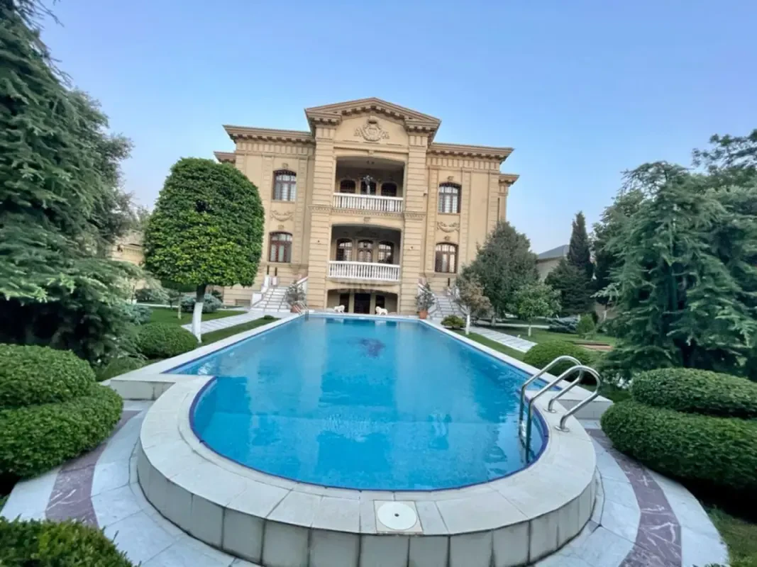 Satılır 7 otaqlı həyət evi 510 m²