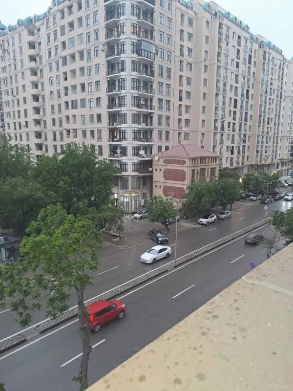 Satılır 3 otaqlı mənzil 106 m²