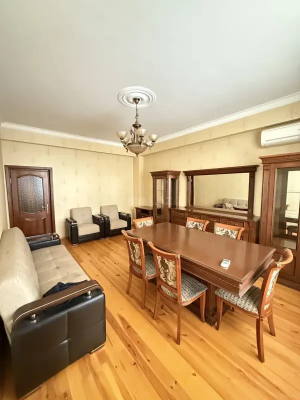 Satılır 2 otaqlı mənzil 83 m²
