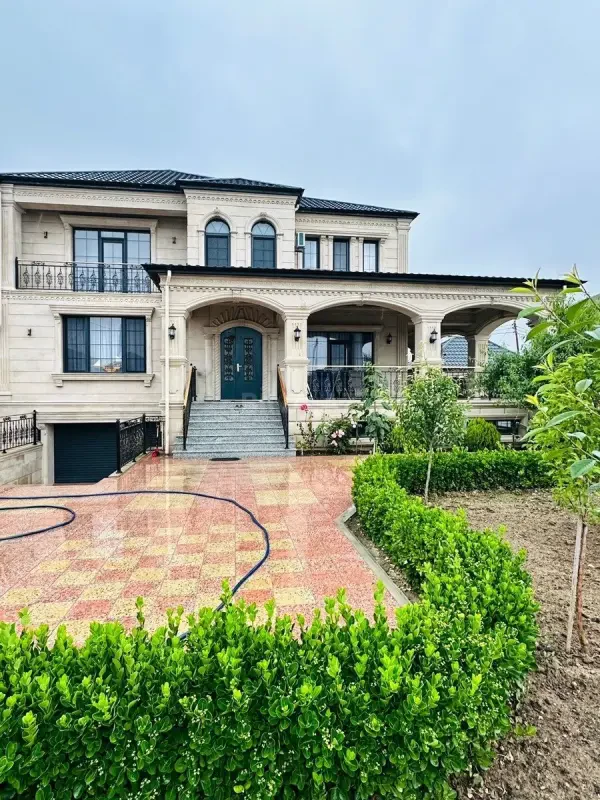 Kirayə verilir 6 otaqlı həyət evi 500 m²