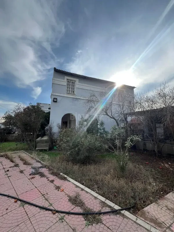 Satılır 6 otaqlı həyət evi 200 m²