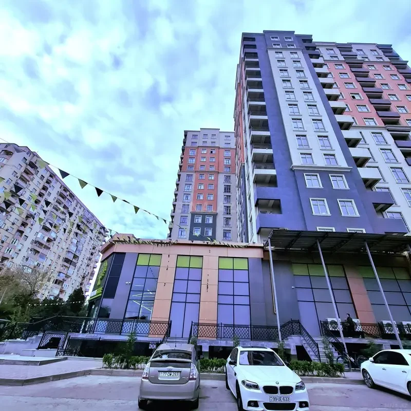 Satılır 4 otaqlı mənzil 128 m²