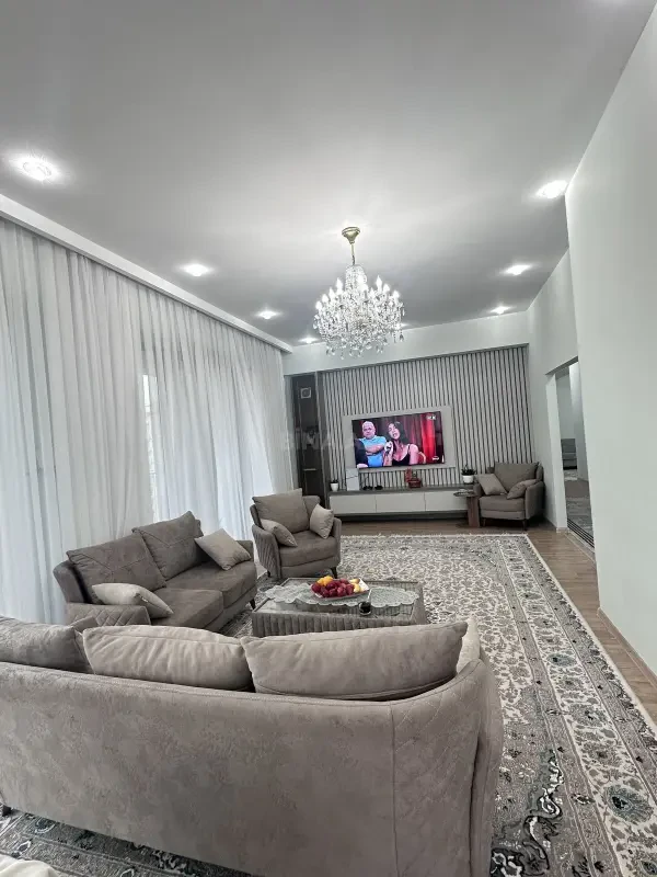Kirayə verilir 4 otaqlı mənzil 160 m²