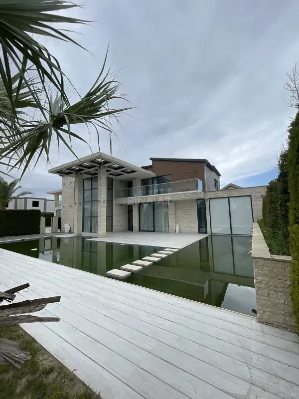 Kirayə verilir 5 otaqlı həyət evi 400 m²