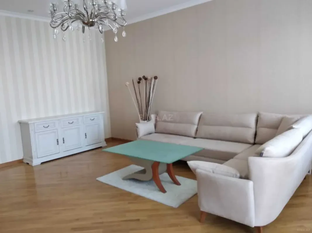 Kirayə verilir 2 otaqlı mənzil 80 m²