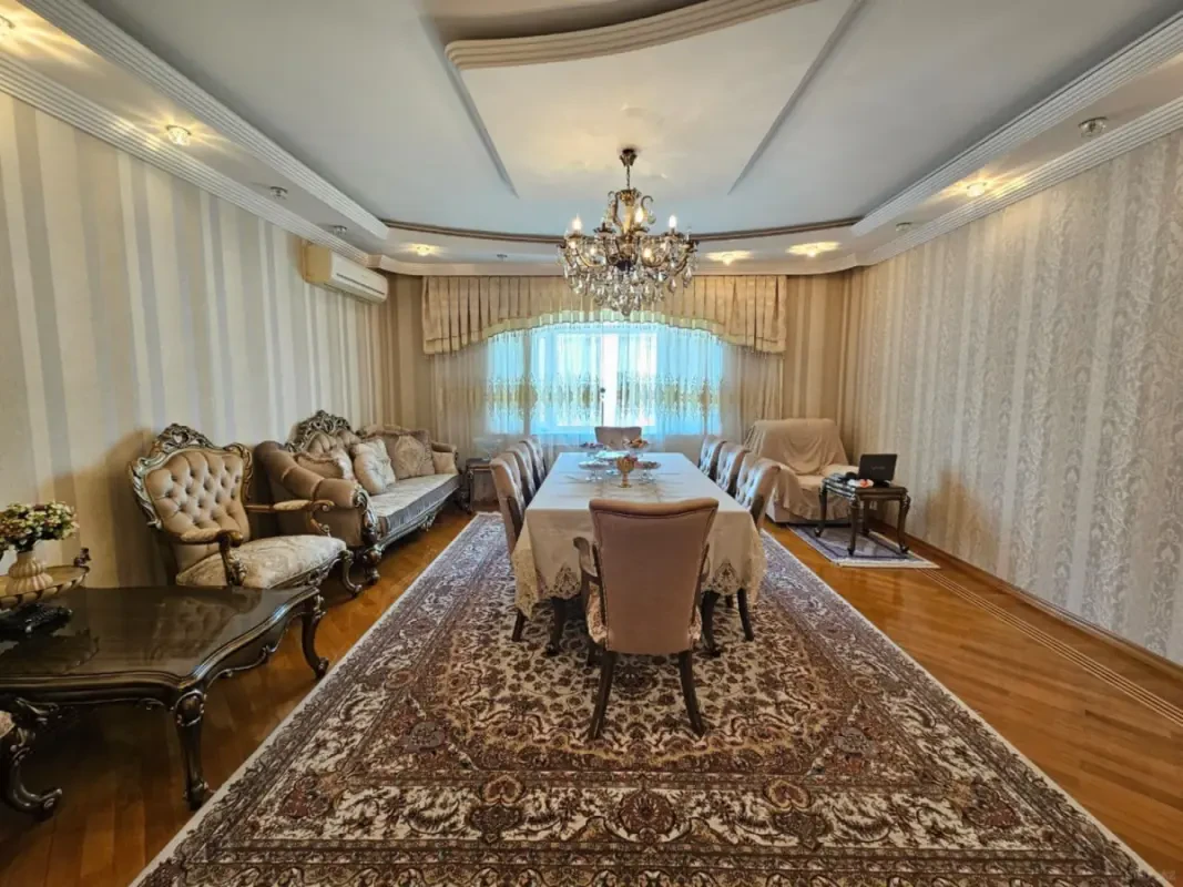 Satılır 3 otaqlı mənzil 137 m²