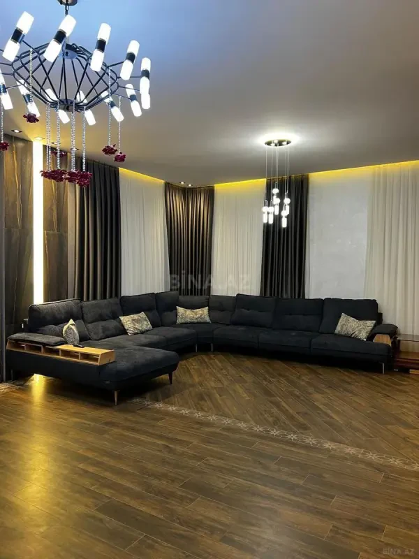 Satılır 8 otaqlı həyət evi 800 m²