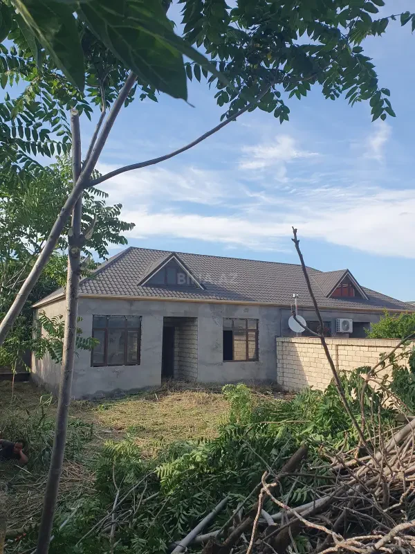 Satılır 6 otaqlı həyət evi 172 m²