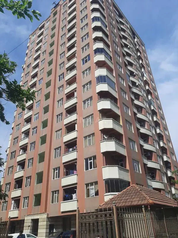Satılır 3 otaqlı mənzil 132 m²