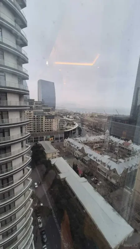 Kirayə verilir 4 otaqlı mənzil 200 m²