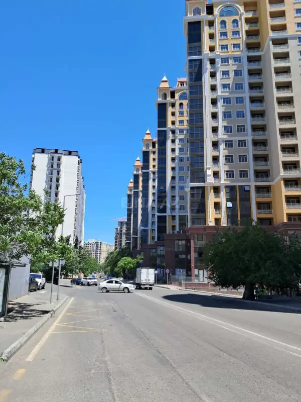 Satılır 4 otaqlı mənzil 156 m²