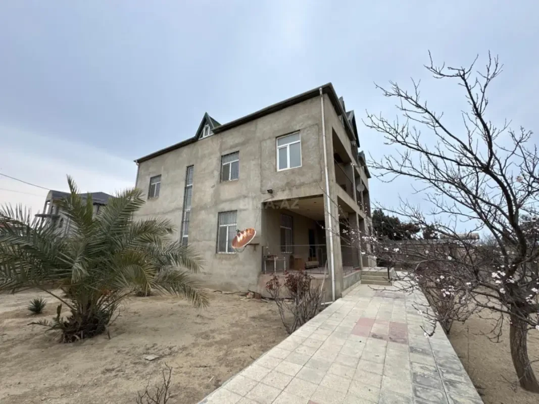 Satılır 7 otaqlı həyət evi 285 m²