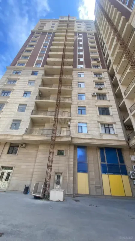 Satılır 3 otaqlı mənzil 145 m²