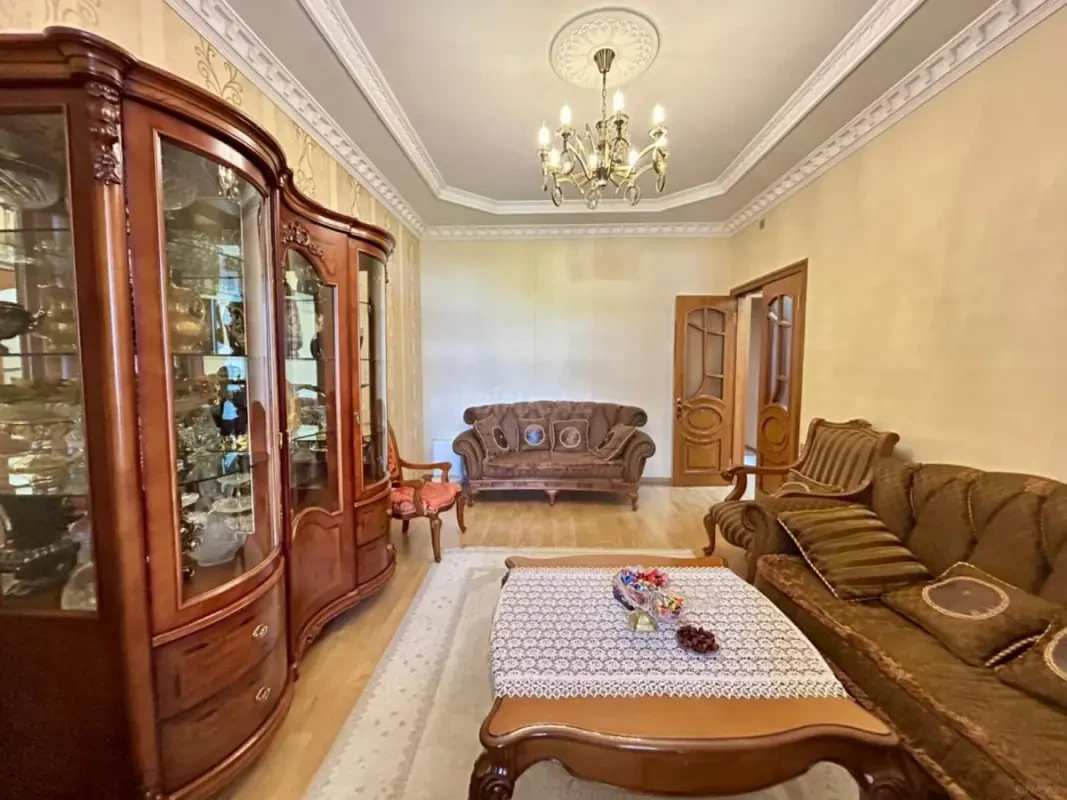 Satılır 4 otaqlı mənzil 100 m²