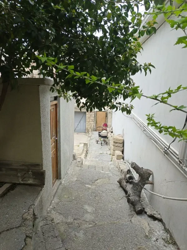 Satılır 6 otaqlı həyət evi 200 m²