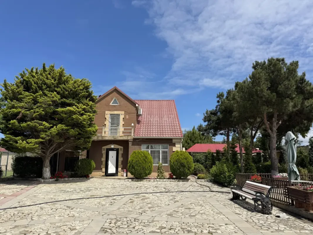 Satılır 4 otaqlı həyət evi 200 m²