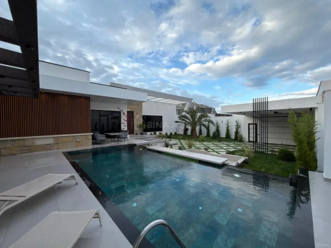 Satılır 5 otaqlı həyət evi 220 m²