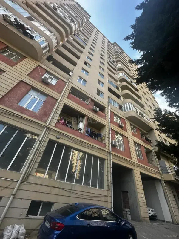Satılır 3 otaqlı mənzil 134 m²