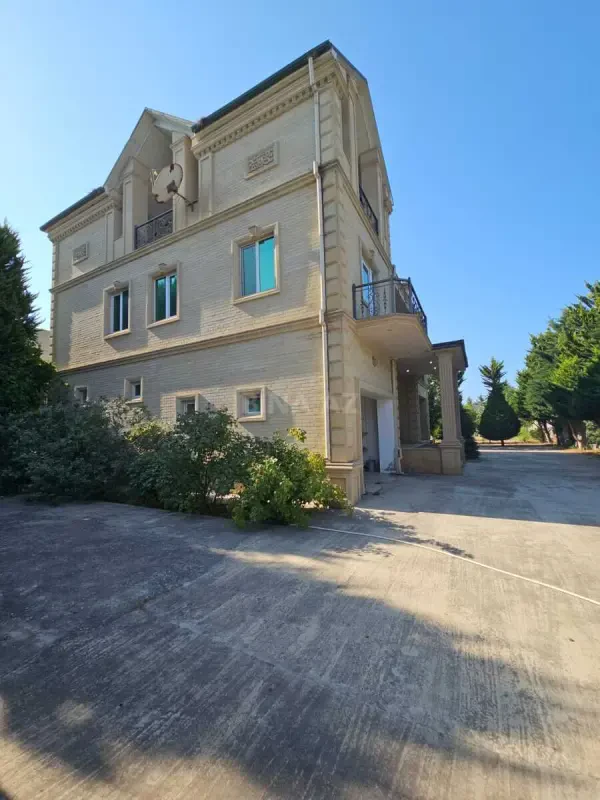 Satılır 6 otaqlı həyət evi 600 m²